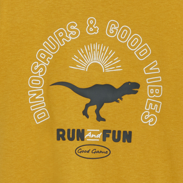 تيشيرت بأكمام قصيرة مطبوع عليه كلمات، باللون الأصفر الكاري للأولاد